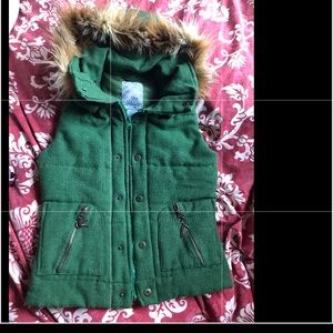 Bb Dakota green vest medium-free with green boots